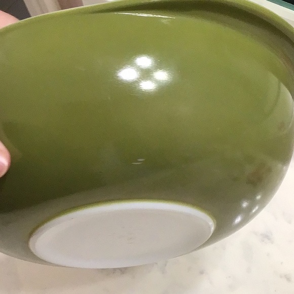 Green Pyrex mixing bowl - Picture 3 of 6